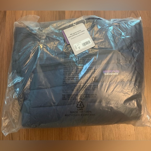 BNWT Patagonia Women's Down Sweater - Size XS - Navy - Jacket Outerwear Outdoor - Picture 13 of 16